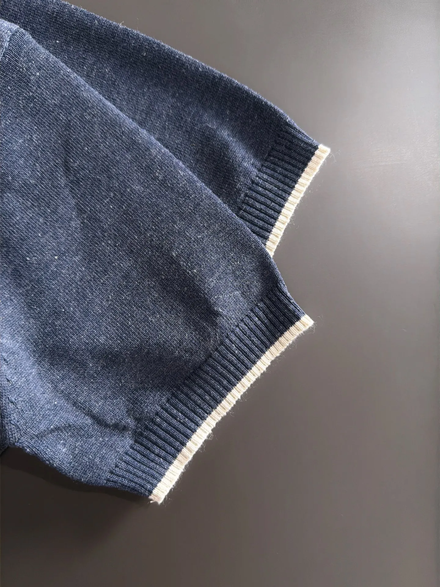 Next day shipment LP high quality Loro Piana 26ss New Arrival men's short-sleeved T-shirt Made of combed cotton yarn knitted cotton fabric, no pressure when entering and exiting the counter Exclusive control of raw materials It feels substantial when weighed, and the upper body is more textured than ordinary T-shirts. This texture can cope with the weather easily and is suitable for both hot and cold! Loose fit design, looks noble. The only correct version is available Size: M to XXXL
